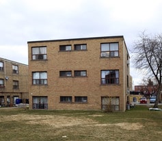 11 Rosseau Rd in Toronto, ON - Building Photo