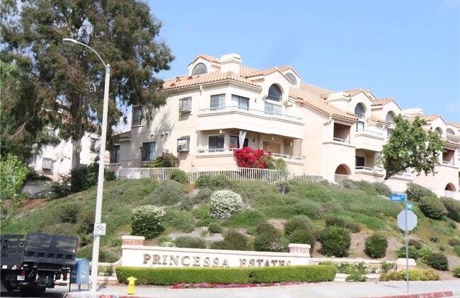 18123 Erik Ct, Unit 357 in Santa Clarita, CA - Foto de edificio - Building Photo