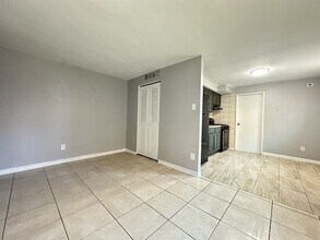 7104 Oxford Ave in Philadelphia, PA - Building Photo - Building Photo