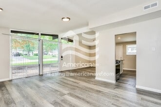 830 St Anthony Ln in Florissant, MO - Foto de edificio - Building Photo