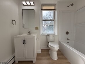 536 Lake Ave in Lyndhurst, NJ - Building Photo - Building Photo