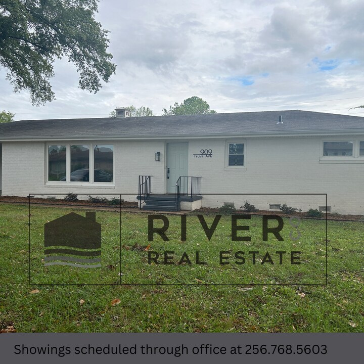 909 Tyler Ave in Muscle Shoals, AL - Building Photo