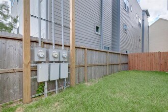 5528 Larkin St in Houston, TX - Building Photo - Building Photo