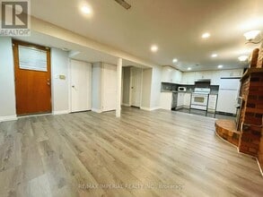 11 Queensbury Dr in Hamilton, ON - Building Photo - Building Photo