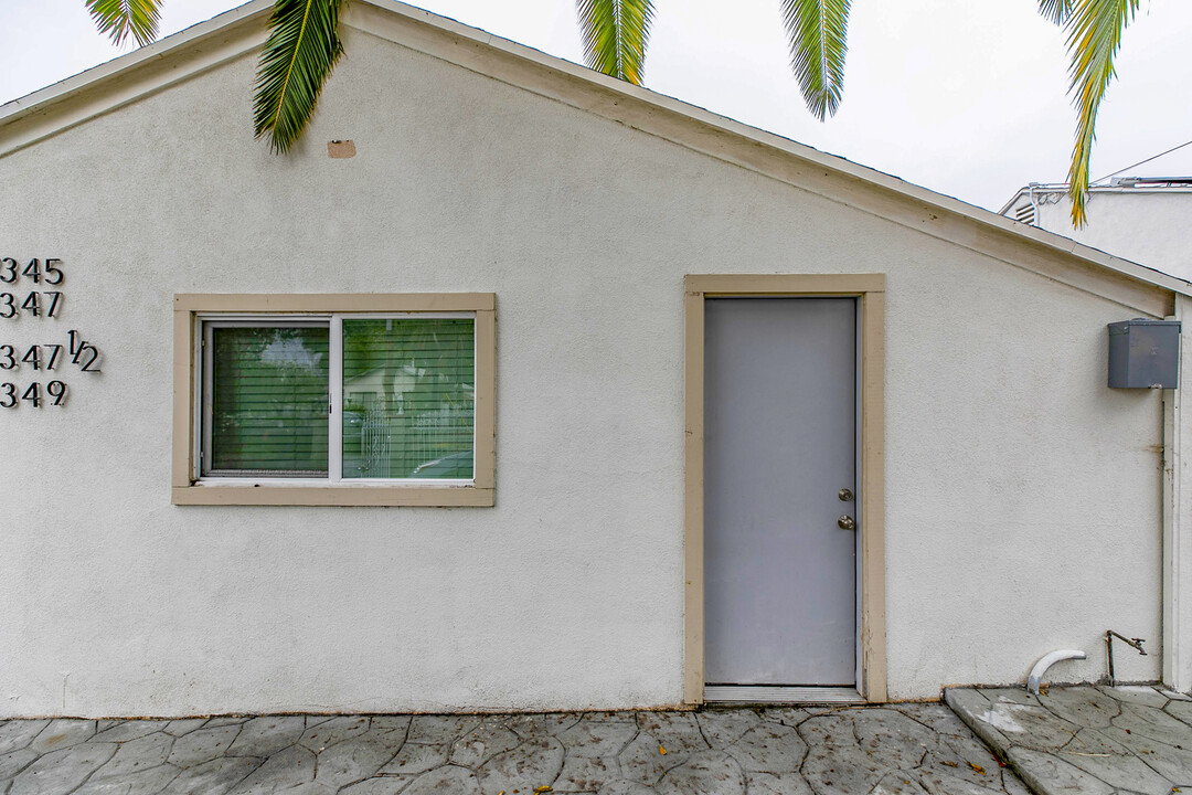 7347 Jamieson Ave in Reseda, CA - Foto de edificio