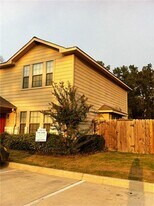 118 Vista Way in Huntsville, TX - Building Photo