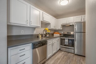 Parker Apartments in Beaverton, OR - Building Photo