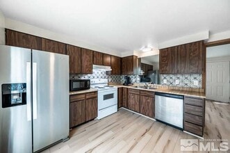 1265 Redwood Cir in Gardnerville, NV - Foto de edificio - Building Photo