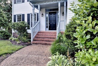 209 Brentmeade Dr in Yorktown, VA - Building Photo - Building Photo