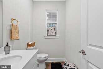 204B Dock St in Bensalem, PA - Foto de edificio - Building Photo