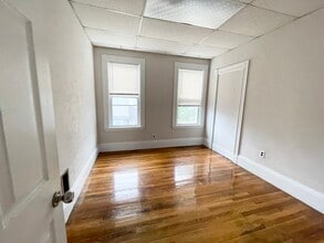 32 Harbor View St, Unit 3T in Boston, MA - Building Photo - Building Photo