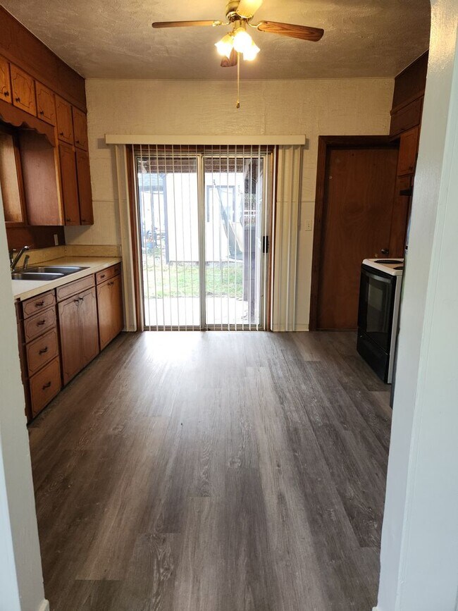 1715 Dogwood St in Sweet Home, OR - Building Photo - Building Photo