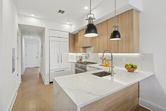 198 Wayne St in Jersey City, NJ - Building Photo - Building Photo