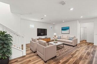 12329 Primrose Ave in Whittier, CA - Foto de edificio - Building Photo