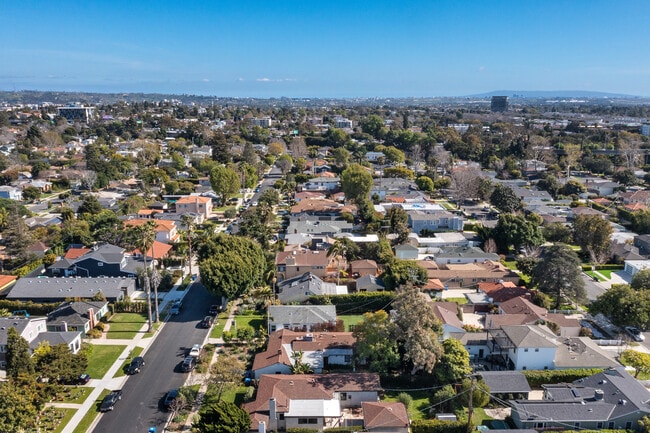2621 Veteran Ave in Los Angeles, CA - Building Photo - Building Photo