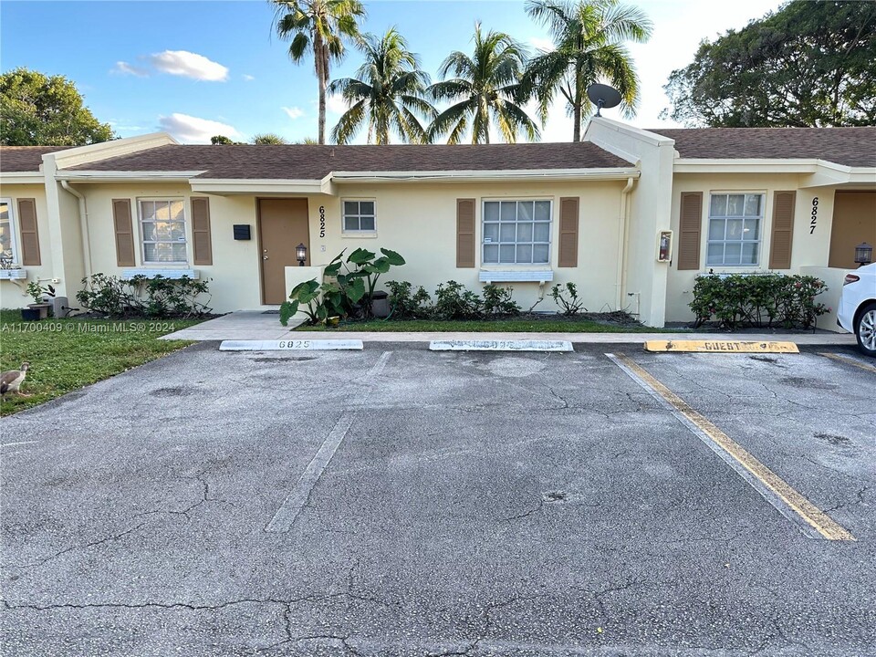 6825 NW 30th Ave in Fort Lauderdale, FL - Building Photo