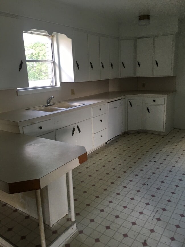 property at 1617 S Main Ave