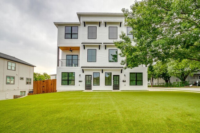 2843 Forest Park Blvd in Fort Worth, TX - Building Photo - Building Photo