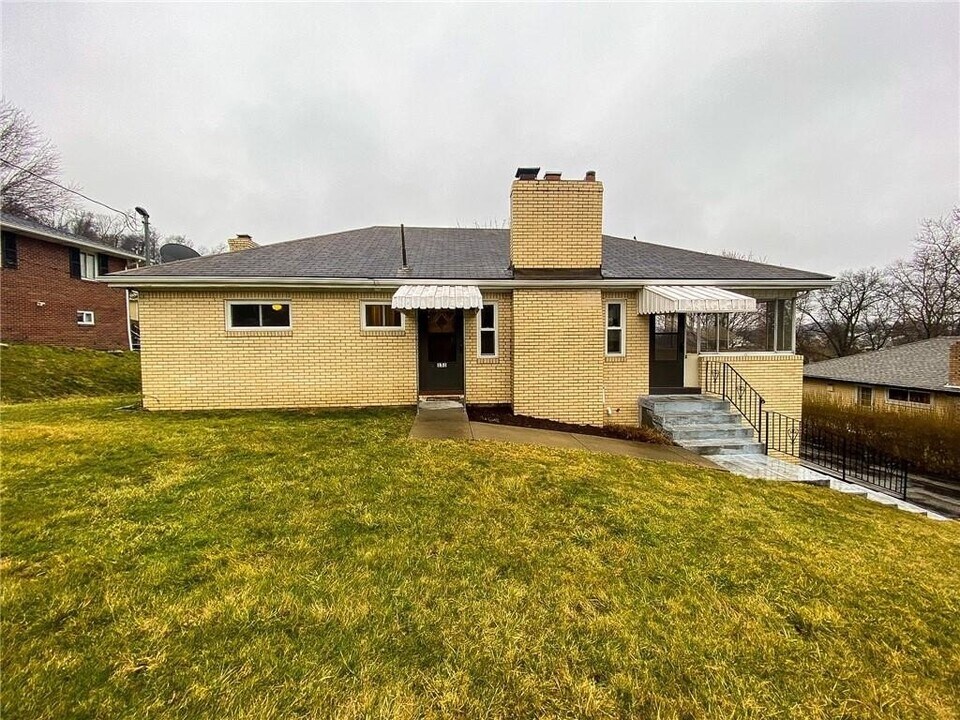 151 Thorne Rd in Washington, PA - Building Photo