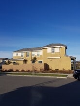 3451 Kings Canyon Dr in Oxnard, CA - Building Photo - Building Photo