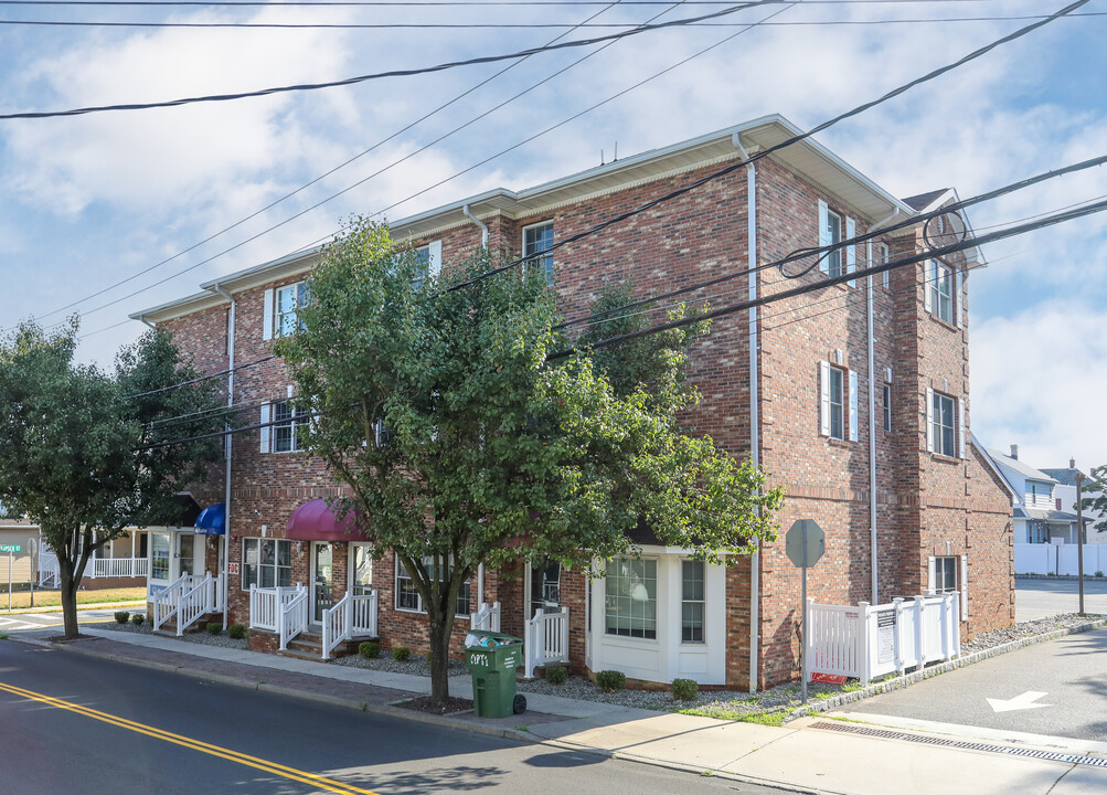 132-134 Main St in Sayreville, NJ - Building Photo