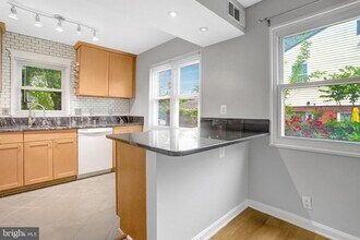 2340 Fairview Terrace in Alexandria, VA - Building Photo - Building Photo