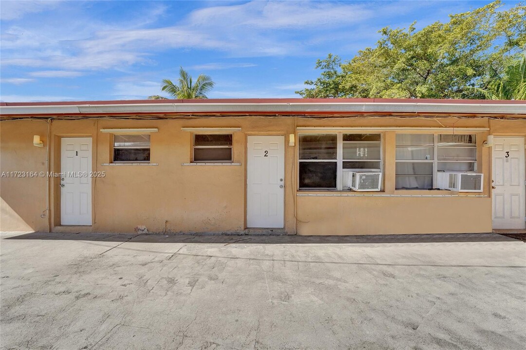 5797 Flagler St in Hollywood, FL - Building Photo