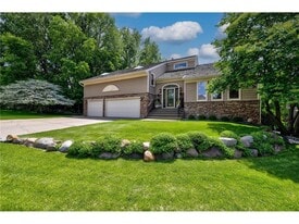 9378 Olympia Dr in Eden Prairie, MN - Building Photo