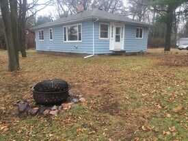 3320 Riverview Dr in Eau Claire, WI - Building Photo