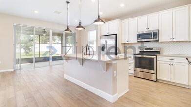 1709 Hilltop Dr in Dundee, FL - Building Photo - Building Photo