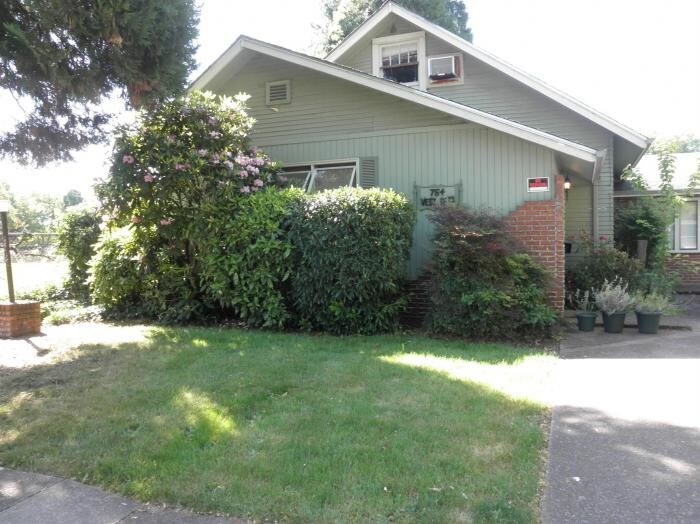 754 W 12th Ave in Eugene, OR - Building Photo