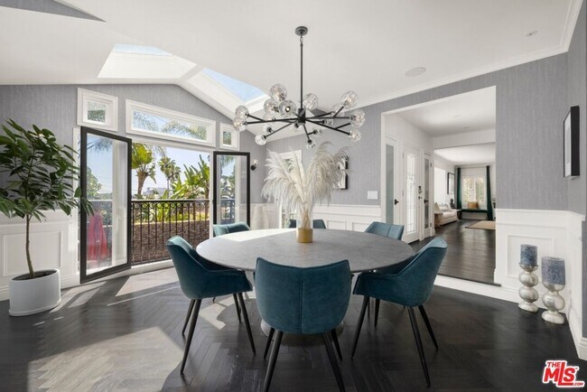 1472 Kings Rd in Los Angeles, CA - Building Photo - Building Photo