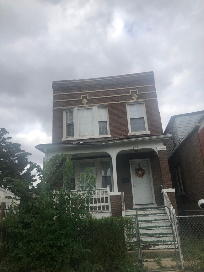 property at 844 N Harding Ave