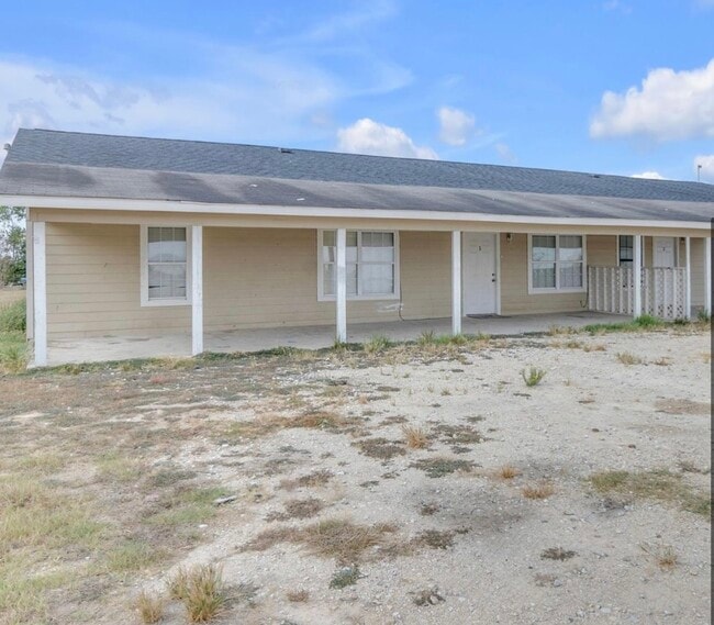 9678 Interstate 10 Frontage Rd in Sealy, TX - Building Photo - Building Photo