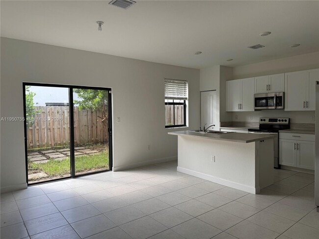 11920 SW 244 Ln in Princeton, FL - Building Photo - Building Photo