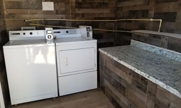 37021 Tucker Rd in Zephyrhills, FL - Building Photo - Building Photo