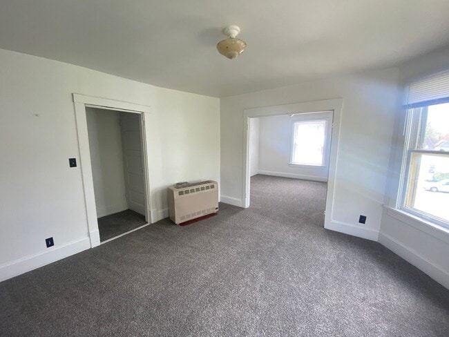 property at 1712 W 7th St