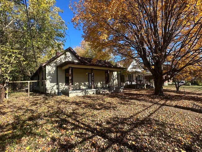 218 Holmes St, Unit A in Frankfort, KY - Foto de edificio - Building Photo