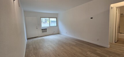 4311 Coldwater Canyon Ave, Unit 1 in Studio City, CA - Building Photo - Building Photo