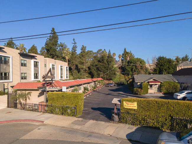 3947 Eagle Rock Blvd in Los Angeles, CA - Building Photo - Building Photo