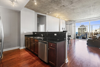 1305 S Michigan Ave in Chicago, IL - Building Photo - Building Photo