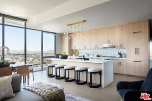 1755 Argyle Ave in Los Angeles, CA - Building Photo
