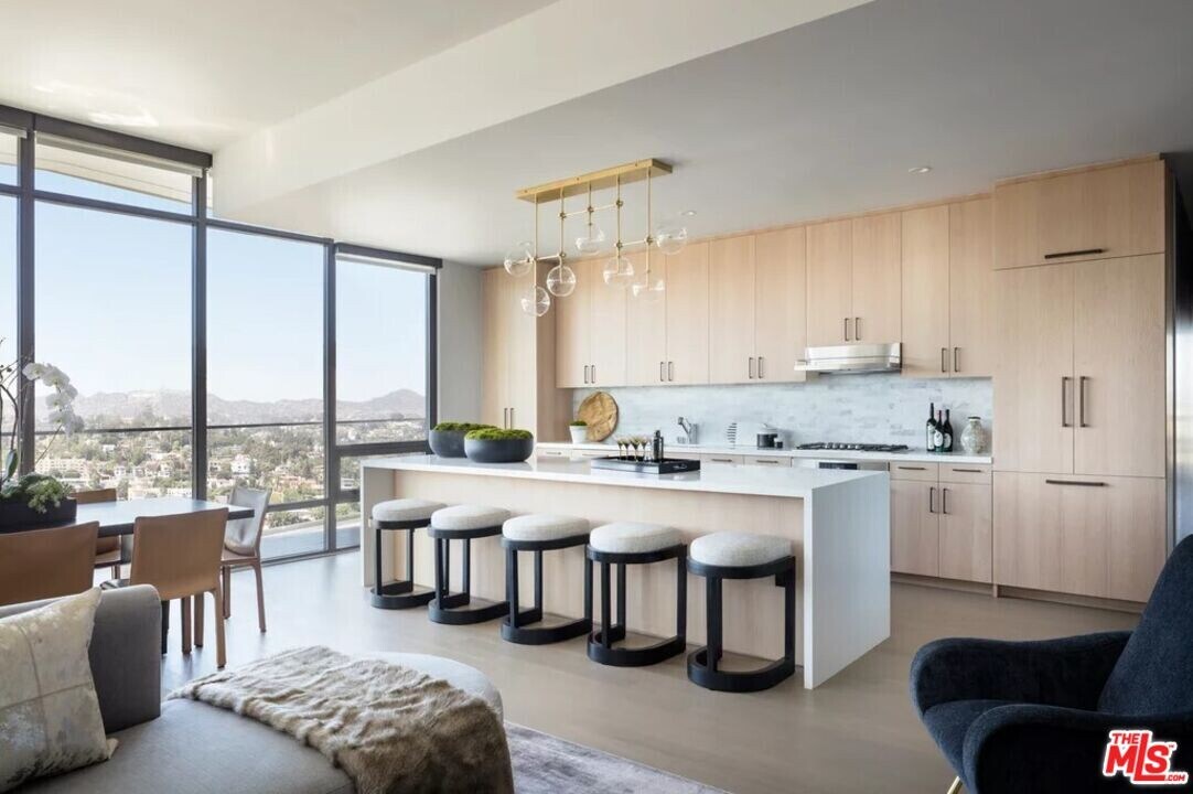 1755 Argyle Ave in Los Angeles, CA - Building Photo