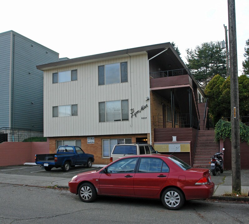 Lynn Mar Apartments in Seattle, WA - Building Photo