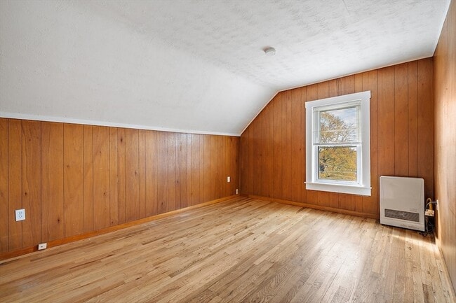 2 Sutherland St, Unit 3 in Lowell, MA - Building Photo - Building Photo