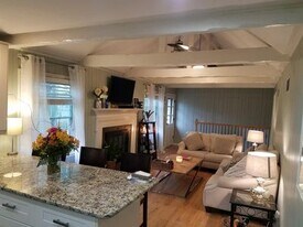 9541 Dearborn St in Overland Park, KS - Building Photo