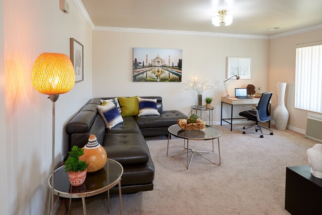 1900 Douglas St, Unit 3