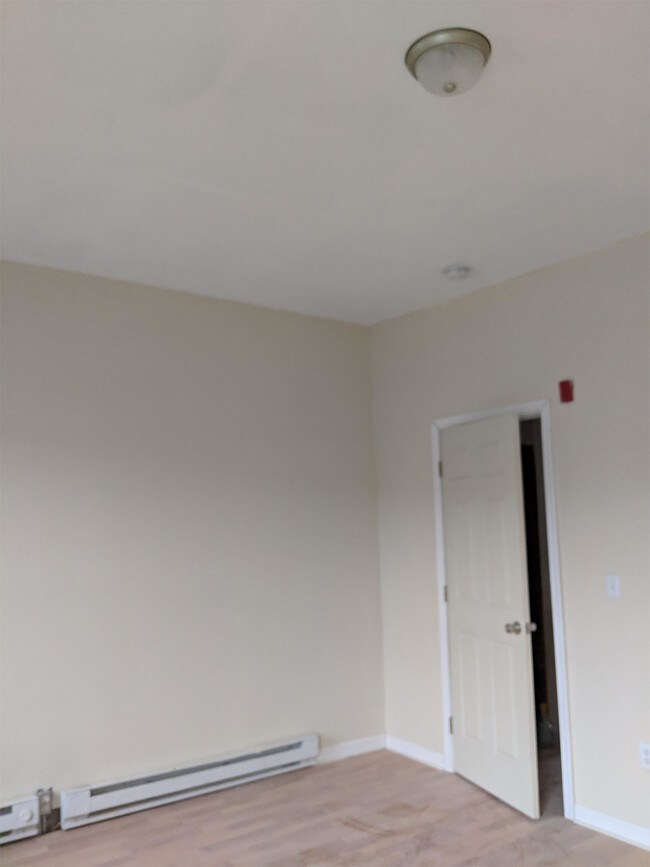2952 Kensington Ave-Unit -3 in Philadelphia, PA - Building Photo - Building Photo