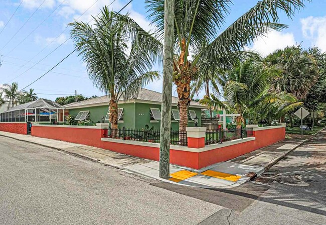532 N Palmway in Lake Worth Beach, FL - Building Photo - Building Photo