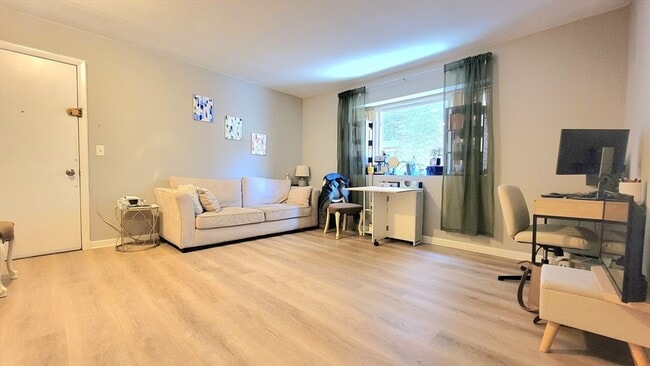 200 Kelton St in Boston, MA - Building Photo - Building Photo